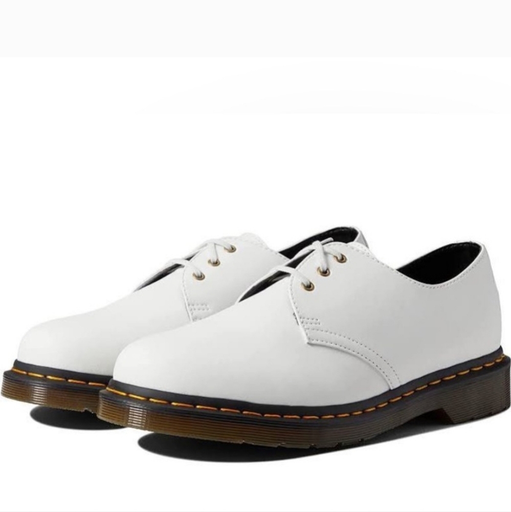 NWT Dr. Martens White Vegan Oxford Shoes Chunky Lug Sole unisex 5 Men / 6 women